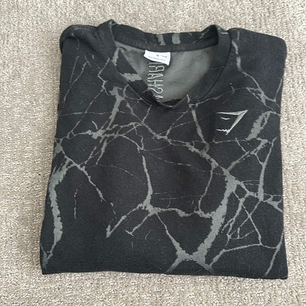 men’s medium black gymshark short sleeve shirt